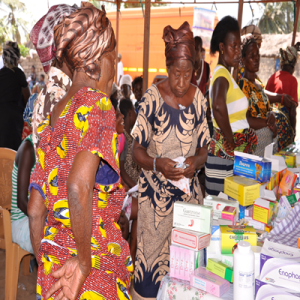 Some-elderly-women-receiving-free-drugs3